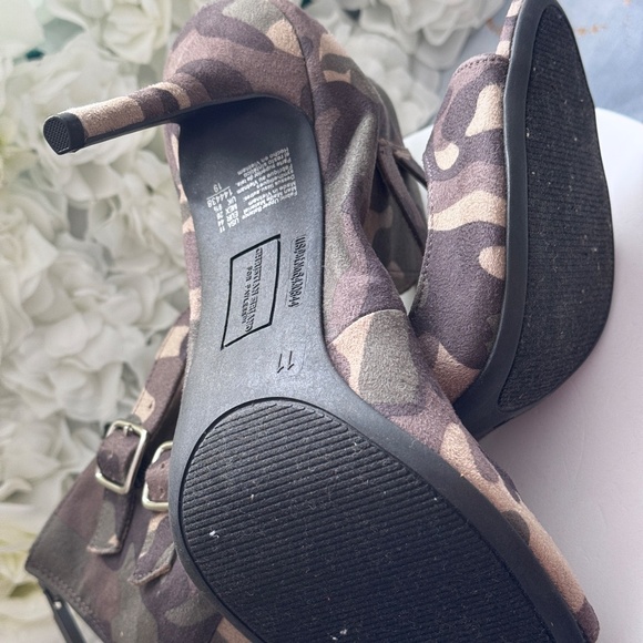 Camo heels size 11 - Picture 3 of 4